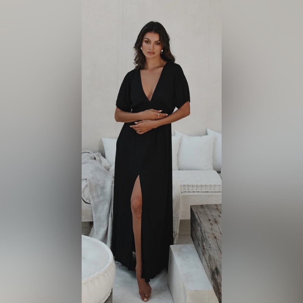 NWT Aura The Label Black Midi Dress